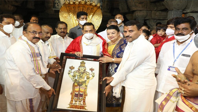 తిరుమల శ్రీవారిని దర్శించుకున్న శ్రీలంక ప్రధాని