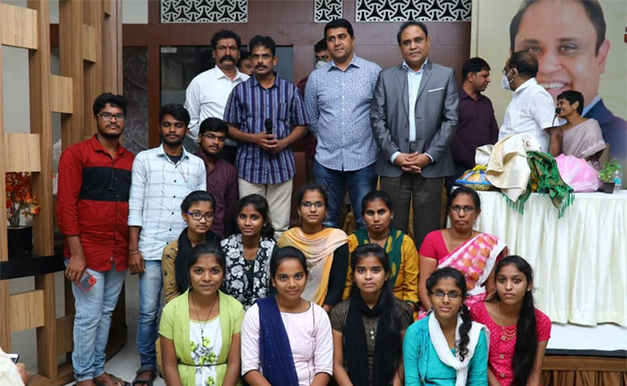 తానా ఫౌండేషన్  బాలవికాస కేంద్రాల ట్రైనెర్ లకి స్కాలర్ షిప్స్ పంపిణి