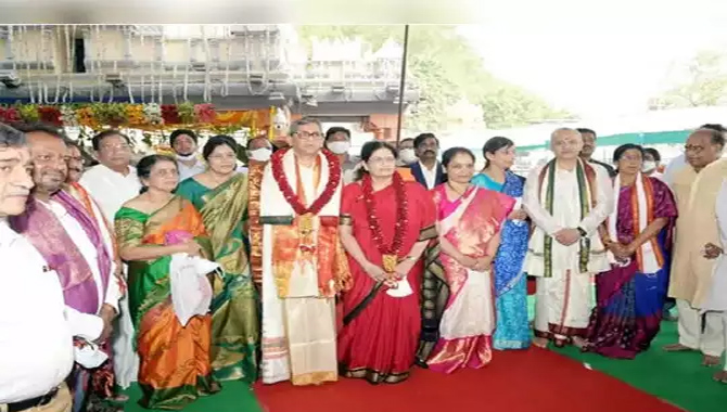 దుర్గమ్మకు దర్శించుకున్న సీజేఐ ఎన్వీ రమణ