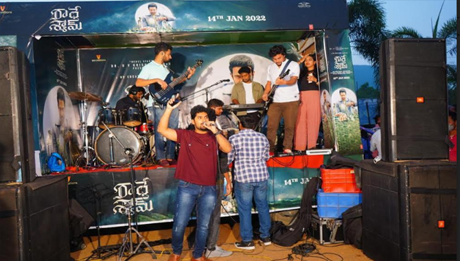 వైజాగ్ నుంచి మొదలైన రాధే శ్యామ్ మ్యూజికల్ టూర్..