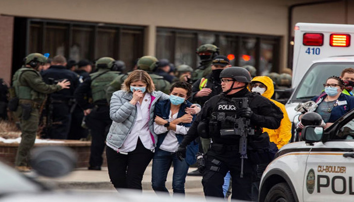 అమెరికాలో కాల్పుల కలకలం ..