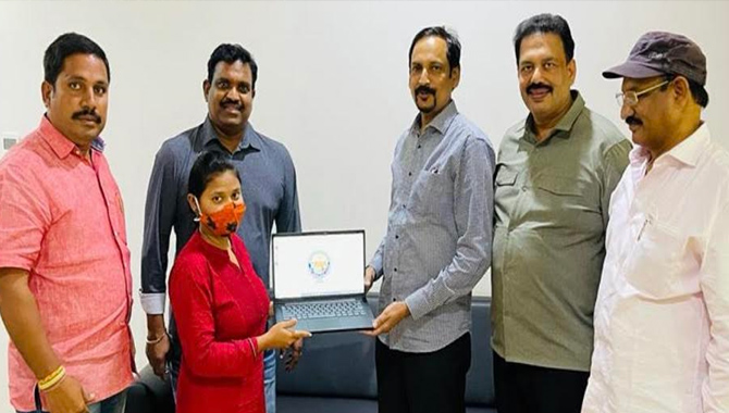 ఆదరణ కింద జయ్ తాళ్ళూరి సహాయం