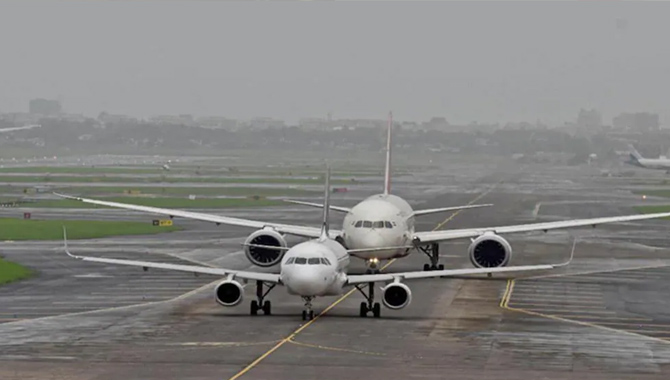 బెంగాల్ ప్రభుత్వం కీలక నిర్ణయం… యూకే నుంచి వచ్చే విమానాలు