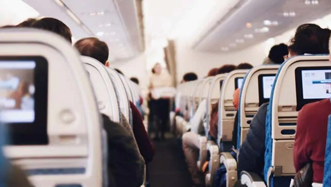 అమెరికాలో ఈ ఘటన..  5 గంటల పాటు బాత్ రూంలోనే!