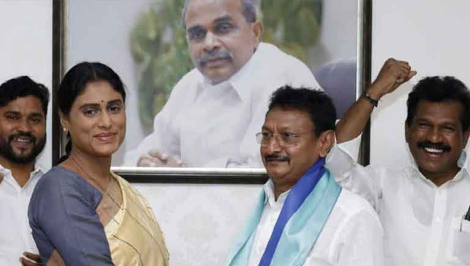 వైఎస్‌ఆర్‌టీపీ తీర్థం పుచ్చుకున్న గట్టు రామచంద్రరావు