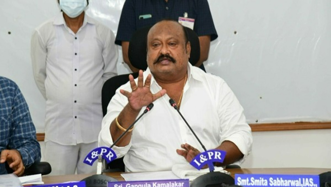 టీఆర్ఎస్ తలుచుకుంటే మీరు ఫ్లైట్ దిగేవారా? : గంగుల