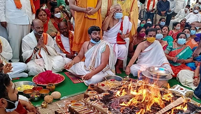 ప్రధాని మోదీ కోసం.. మృత్యుంజయ హోమాలు