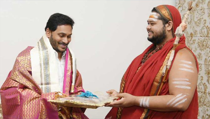 సీఎం వైఎస్ జగన్ కు స్వామి స్వాత్మానంద ఆహ్వానం