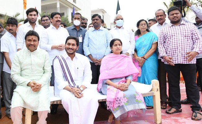 సంక్రాంతి సంబరాల్లో సీఎం వైఎస్ జగన్