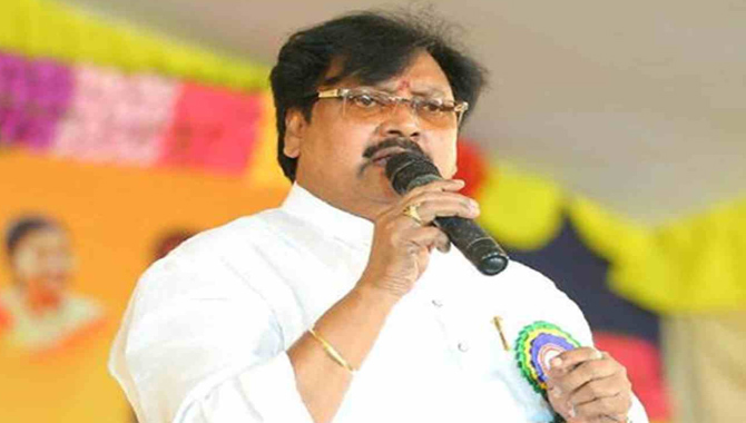 ఆ విషం ముఖ్యమంత్రి, డీజీపీలకు తెలియదా? : వర్ల రామయ్య