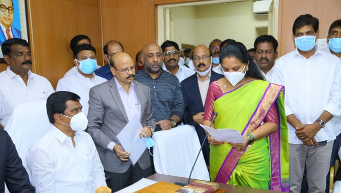 ఎమ్మెల్సీగా కవిత ప్రమాణ స్వీకారం