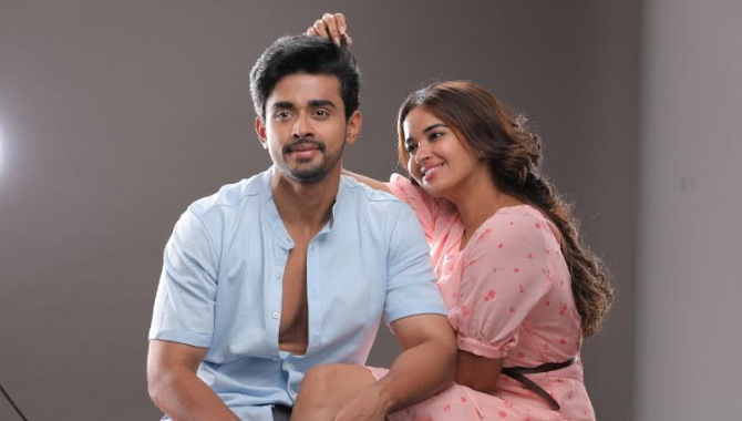 ‘ఆకాశ వీధుల్లో’ శిలగా ఇలా నేనే మిగిలాను అంటున్నకాళ భైరవ