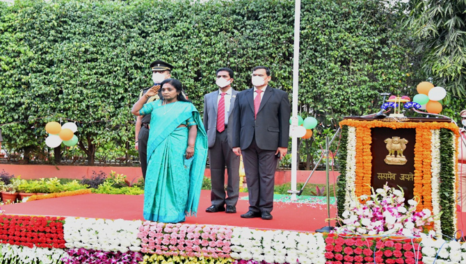 ప్రపంచంలోనే అత్యుత్తమ రాజ్యాంగం మనది : గవర్నర్  తమిళిసై