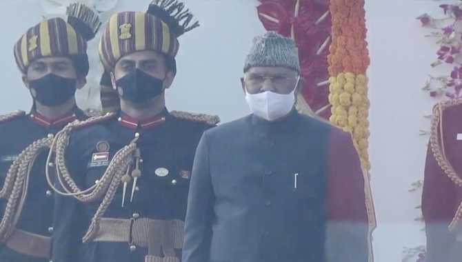 జాతీయ జెండాను ఆవిష్కరించిన రాష్ట్రపతి రామ్‌నాథ్‌