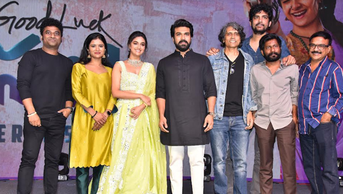 సినిమా ప‌రిశ్ర‌మ‌లో ఆడ‌వాళ్ళు, మ‌గ‌వాళ్ళు అనే తేడాలేదు అంద‌రూ స‌మాన‌మే – ‘గుడ్ లక్ సఖి’ ప్రీ రిలీజ్ వేడుక‌లో రామ్‌చ‌ర‌ణ్