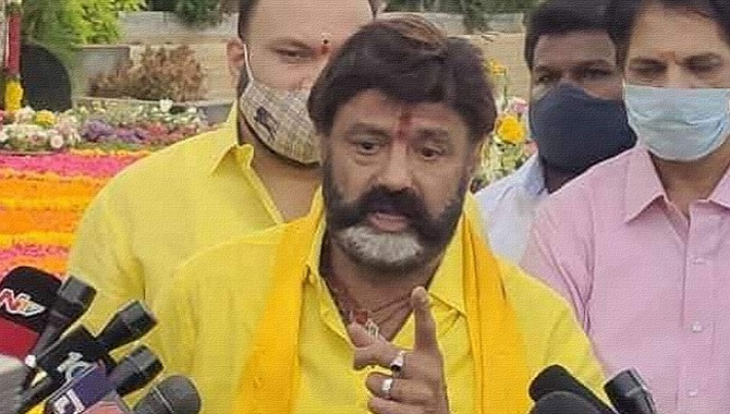 హిందూపురాన్ని జిల్లా కేంద్రం చేయాలి