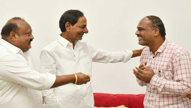 ఇగురం పుస్తకానికి సీఎం కేసీఆర్ ప్రశంసలు