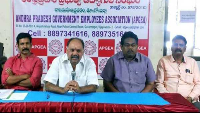 చర్చలకు మేం సిద్ధమే కానీ… ప్రభుత్వం ఓపెన్ మైండ్ తో లేదు