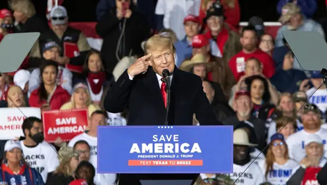 సేవ్ అమెరికా ర్యాలీలో డొనాల్డ్ ట్రంప్