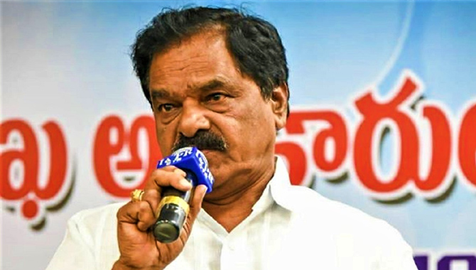 డిప్యూటీ సీఎం నారాయణ స్వామి సంచలన వ్యాఖ్యలు