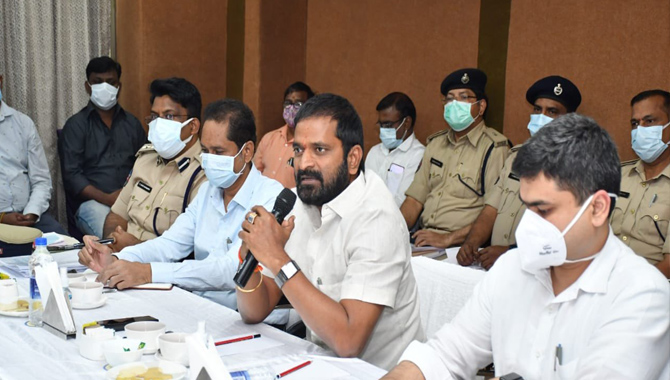 అది సాధ్యం కాకపోతే పబ్బులు మూసివేయాలి : మంత్రి శ్రీనివాస్ గౌడ్