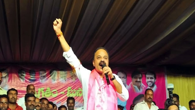 హైదరాబాద్‌లో పెట్టాలని అడిగితే.. గుజరాత్ లో పెట్టారు