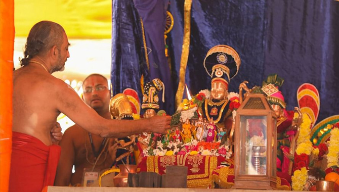 అష్టాక్షరి జపాలతో సాగిన శ్రీ లక్ష్మీనారాయణ పూజలు