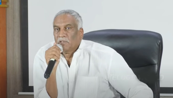 ఇండస్ట్రీలో  నేను గాని, చిరంజీవి గారు గాని గూడుపుఠాణి చెయ్యట్లేదు అంతా ఓపెన్ : తమ్మారెడ్డి భరద్వాజ్