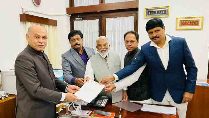 ప్రధాని మోదీపై ప్రివిలేజ్ నోటీస్ ఇచ్చిన టీఆర్ఎస్