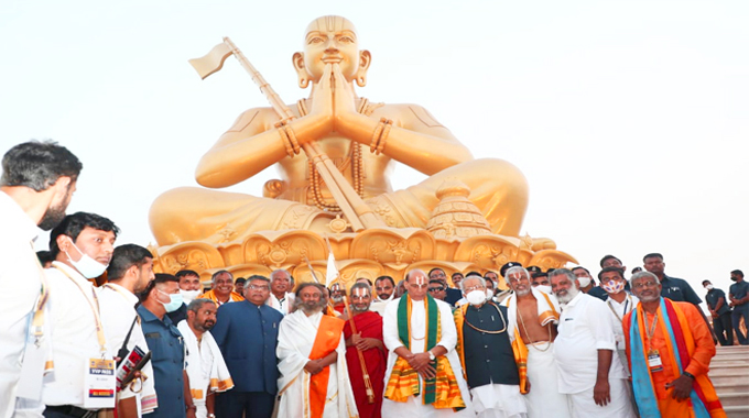 ముచ్చింతల్ లో 108 దివ్యదేశాలను దర్శించుకున్న కేంద్ర మంత్రి రాజ్ నాథ్ సింగ్