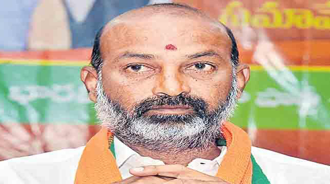ప్రజల ప్రాణాల కంటే సీఎం సభ ముఖ్యమా ? : బండి