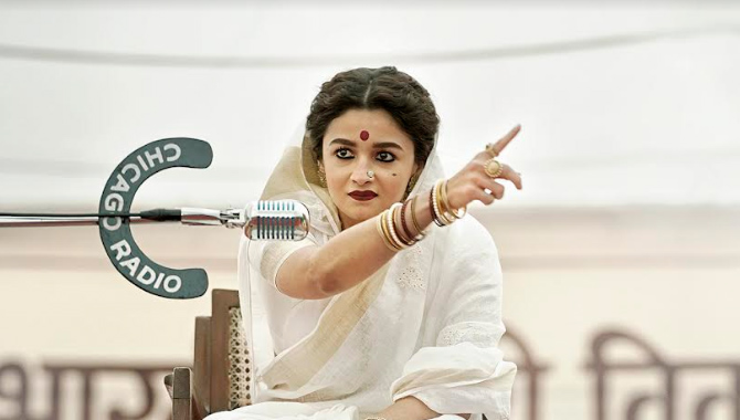 ‘గంగూబాయ్’ షూటింగ్ జరుగుతున్నప్పుడు ఇంట్లో కూడా ఆమెలాగే ప్రవర్తించేదాన్నీ! ఆలియా భట్ ‘గంగూబాయ్’ షూటింగ్ జరుగుతున్నప్పుడు ఇంట్లో కూడా ఆమెలాగే ప్రవర్తించేదాన్నీ! ఆలియా భట్