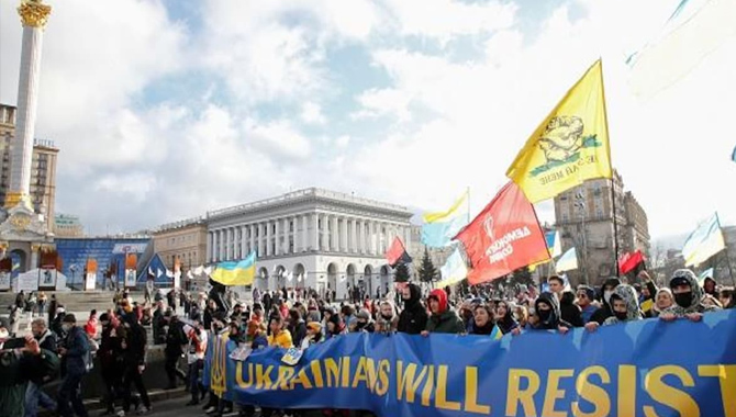 తప్పనిసరి అయితేనే ఆ దేశంలో .. లేకపోతే వెంటనే వెళ్లిపోండి