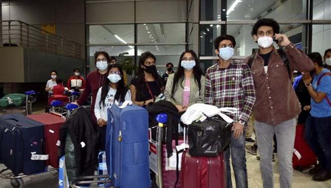 తక్షణమే ఆ దేశానికి వీడాలి…ఎంబీసీ తాజా హెచ్చరిక