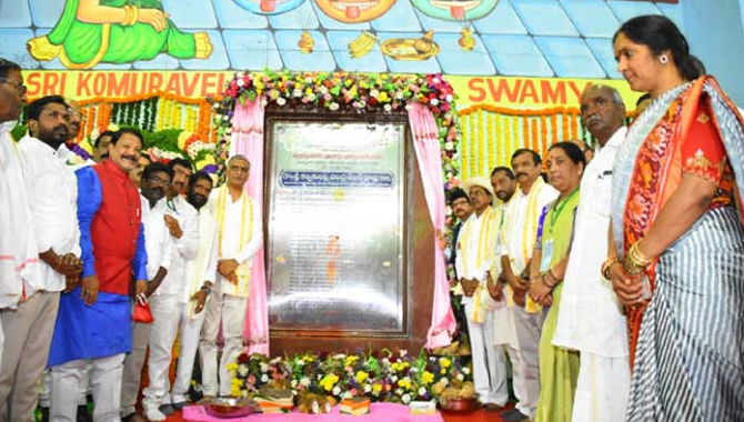 మల్లన్న సాగర్ ప్రాజెక్టును జాతికి అంకితం  చేసిన సీఎం కేసీఆర్