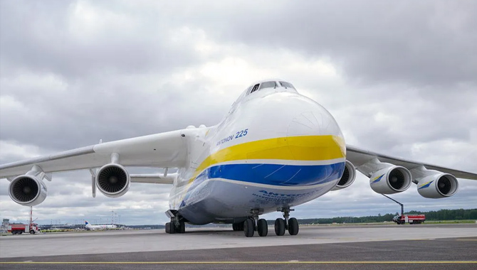 ప్రపంచంలోనే అతిపెద్ద విమానం ధ్వంసం