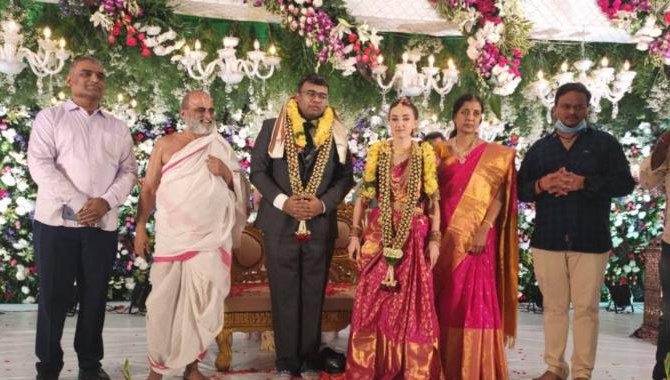 పెళ్లి ఉక్రెయిన్ లో .. వెడ్డింగ్ రిసెప్షన్ హైదరాబాద్ లో