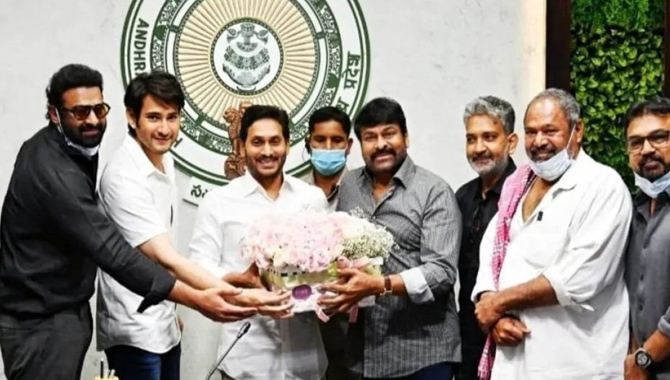 ఏపీ ముఖ్యమంత్రి జగన్ మోహన్ రెడ్డి గారు, మంత్రి పేర్ని నాని గారికి థ్యాంక్స్: ప్రభాస్