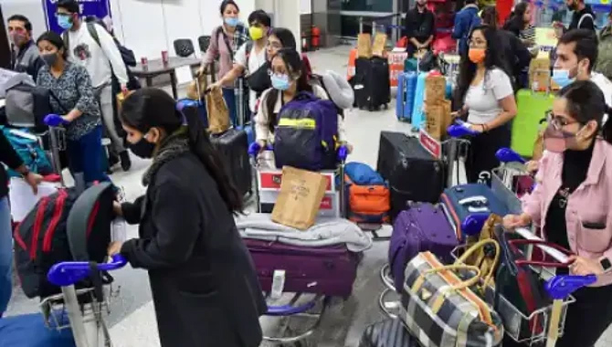 స్వదేశానికి తెలుగు రాష్ట్రాల విద్యార్థులు