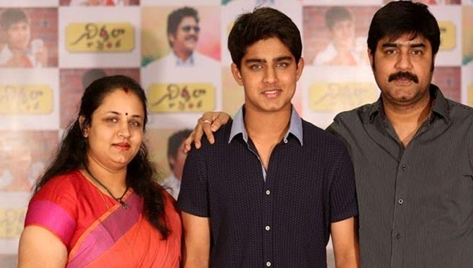 ‘Roshann’ పేరు మార్చుకున్నాక ఇప్పుడైనా హిట్ పడుతుందో చూడాలి