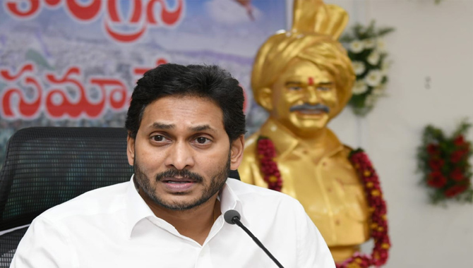 ప్రతి ఇంటి వద్దకూ ఎమ్మెల్యేలు వెళ్ళాలి…ఎమ్మెల్యేలకు సిఎం జగన్‌ దిశానిర్దేశం