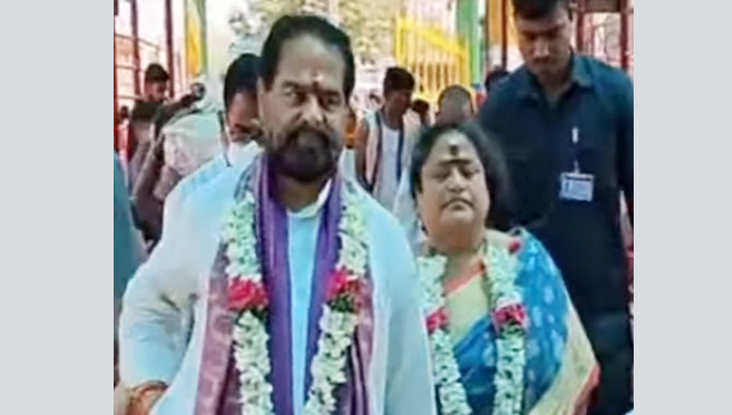 సమ్మక్క సారలమ్మలను దర్శించుకున్న ఏపీ స్పీకర్