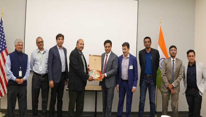 ‘అప్లైడ్ మెటీరియల్స్’ కార్యాలయంలో కేటీఆర్