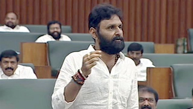 అన్ని ప్రాంతాల అభివృద్ధి కోసమే.. వికేంద్రీకరణ