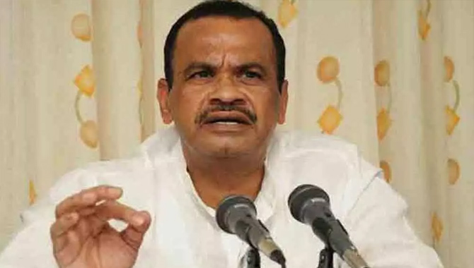 దేవుడి దగ్గర రాజకీయాలా? బాధాకరం : కోమటిరెడ్డి