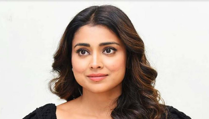 ఆర్ఆర్ఆర్ సినిమాలో సరోజిని పాత్రలో నటించిన శ్రీయ ఇప్పటివరకు సినిమా చూడలేదట! నమ్మొచ్చా?