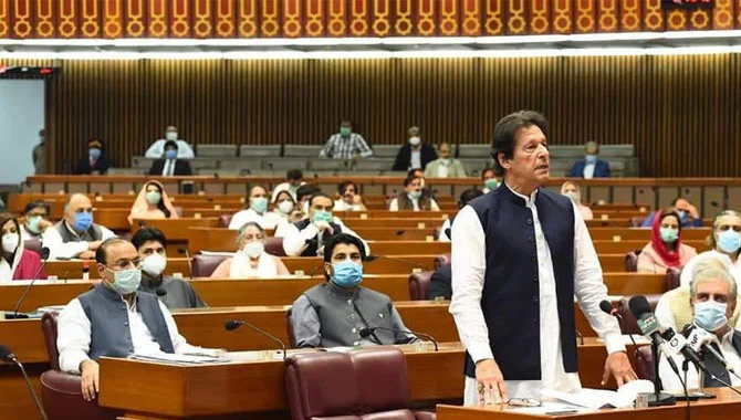 పాక్ ప్రధానికి ఊరట.. ఏప్రిల్ 3 వరకూ