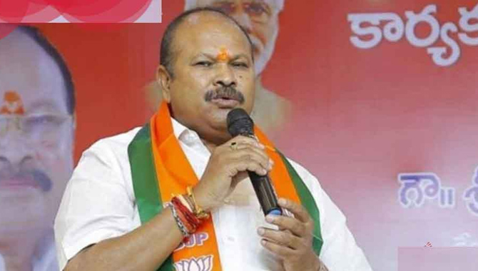 చాక్లెట్ ఇచ్చి నక్లెస్ తీసుకున్నట్లు…కన్నా