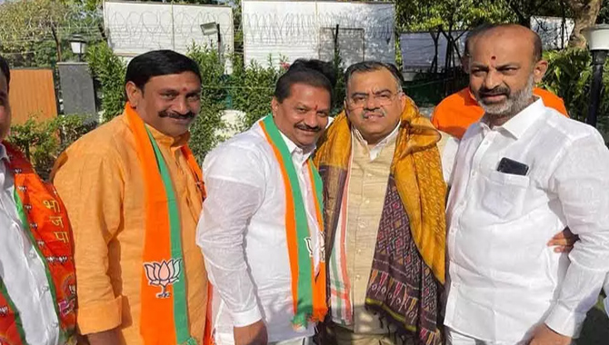 బీజేపీలో చేరిన మాజీ ఎమ్మెల్యే