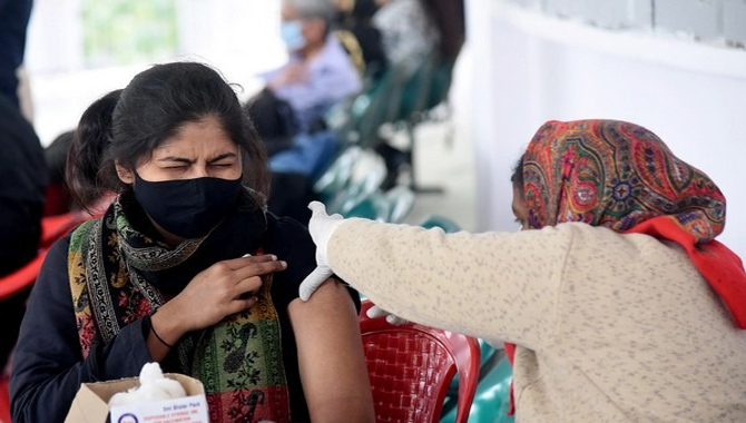కేంద్ర ప్రభుత్వం మరో  కీలక నిర్ణయం… 18 ఏళ్లు పైబడిన అందరికీ
